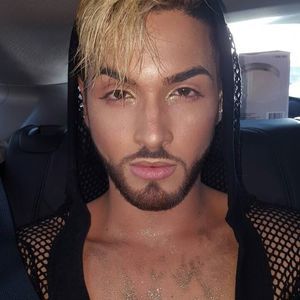 Meet your Posher, Alexis